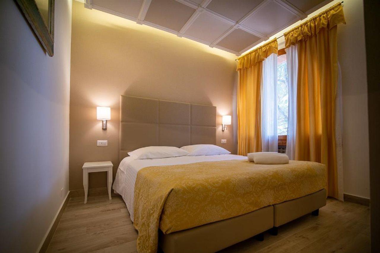 โฮเทล วิลลา ซานจอร์โจ Hotel ปอจจิบองซี ภายนอก รูปภาพ