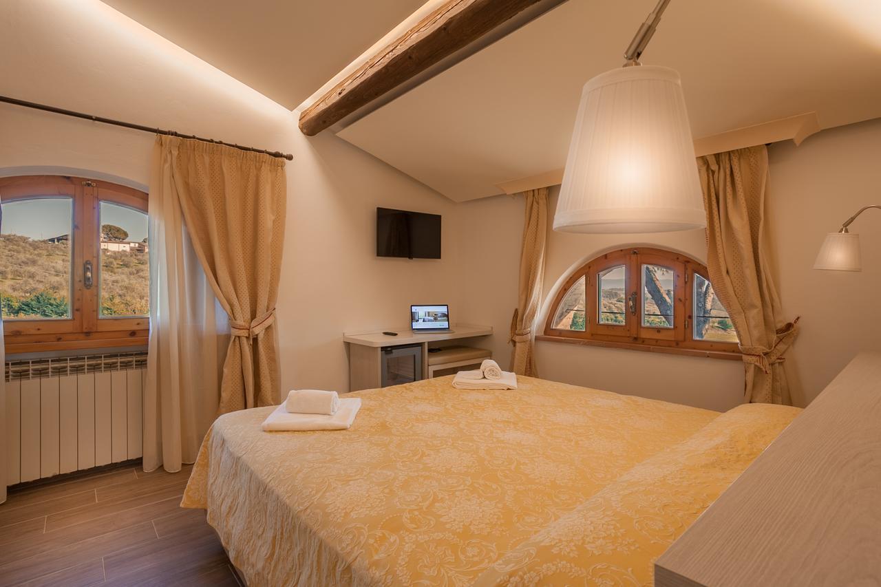 โฮเทล วิลลา ซานจอร์โจ Hotel ปอจจิบองซี ภายนอก รูปภาพ